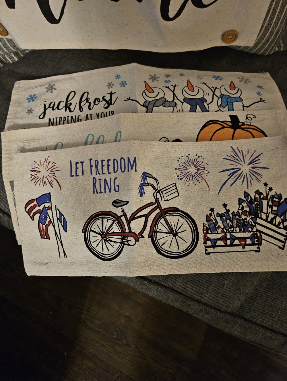 Pillow With Changing Labels - Picture 2 of 3